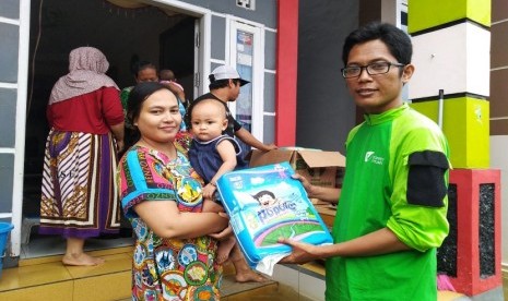 Tim Dompet Dhuafa Kaltim distribusikan bantuan makanan, popok dan pakaian pada korban banjir di Samarinda