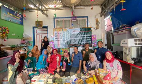 Tim dosen dari Program Studi Pendidikan Sosiologi dan Sosiologi, Fakultas Ilmu Sosial, Universitas Negeri Jakarta (UNJ) menyelenggarakan kerja kolaboratif dalam bentuk kegiatan pengabdian masyarakat di Kampung Nelayan dan Kampung Reformasi, Kecamatan Cilincing, Jakarta Utara beberapa waktu lalu.