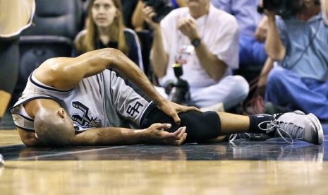 Tim duncan mengerang kesakitan 