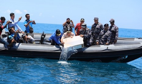 Tim Fleet One Quick Response (F1QR) Satuan Tugas Gabungan Komando Armada I menggagalkan upaya penyelundupan benih lobster di perairan Pasir Toga, Batam, Kepri.