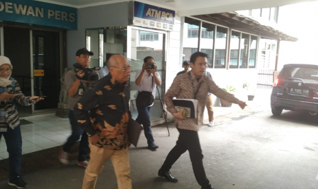 Tim Hukum PDIP tiba di Gedung Dewan Pers, Kebon Sirih, Menteng, Jakarta, Jumat (17/1). 