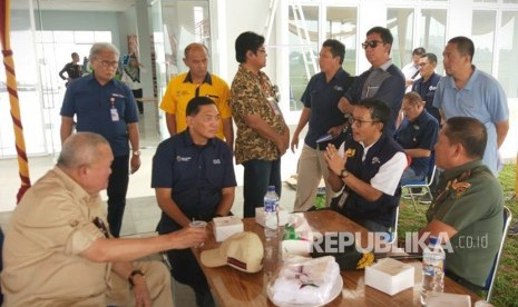 Tim INASGOC yang dipimpin Wakil Ketua Sjafrie Sjamsoeddin, Kamis (5/7) melakukan peninjauan ke komplek Jakabaring Sport City (JSC) dengan didampingi Gubernur Sumatera Selatan (Sumsel) Alex Noerdin.