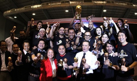 Tim Indonesia Warriors merayakan gelar juara