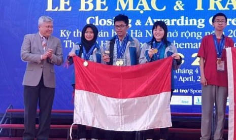 Tim Indonesia yang terdiri dari 6 pelajar SMP dan 3 pelajar SMA meraih hasil gemilang pada ajang Hanoi Open Mathematics Competition (HOMC) pada 2 April – 6 April di Hanoi, Vietnam.