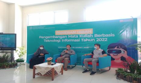 Tim Internasionalisasi akademik Fakultas Kedokteran, Kesehatan Masyarakat dan Keperawatan (FK-KMK) UGM, menyelenggarakan acara Pameran Hibah Teknologi Informasi (TI), Selasa (29/3/2022).