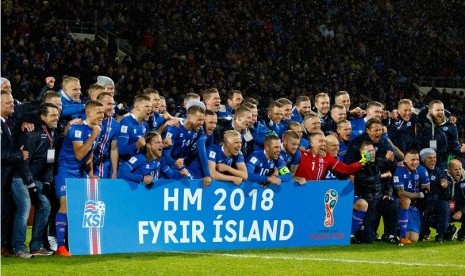 Tim Irlandia merayakan keberhasilan lolos ke Piala Dunia 2018.