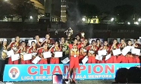 Tim Jawa Tengah merayakan gelar juara Liga U-14 Piala Menpora.