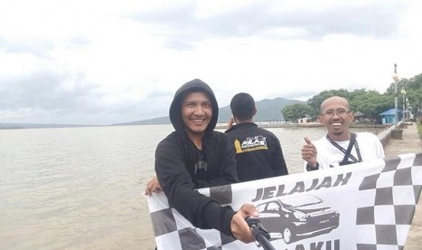 Tim Jelajah Aylaku Nusantaraku ‘Club Ayla Indonesia (CAI) Gazzz To Florez’ tidak bisa menyeberang dari Pelabuhan Sape, Nusa Tenggara Barat 