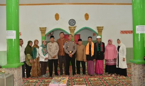 Tim Jumat Keliling (Jumling) IPB, belum lama ini di Kampung Paringga, Desa Neglasari, Kecamatan Dramaga, Kabupaten Bogor.