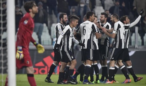 Tim Juventus merayakan kemenangan melawan Bologna, (9/1).