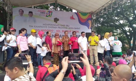 Tim Kampanye Daerah (TKD) Joko Widodo-Ma'ruf Amin (Jokowi-Ma'ruf) Jawa Barat menjadikan perempuan di Jabar sebagai garda terdepan dalam melawan kabar bohong (hoaks) dan fitnah. 