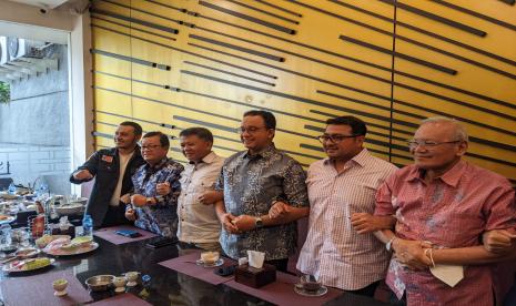 Tim kecil Partai Nasdem, Partai Demokrat, dan PKS bersama bakal calon presiden Anies Baswedan menggelar pertemuan di Restoran Pgi Sore, Jakarta, Jumat (18/11).