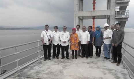 Tim Kementerian Pertanian dan memastikan kemampuan aliran air Waduk Jatigede menyuplai kebutuhan air bagi petani.