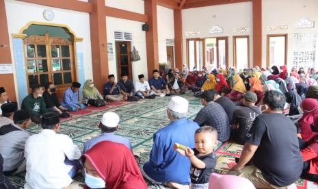 Tim Komnas HAM mendengar keterangan warga Desa Wadas, Purworejo, Jawa Tengah pada Sabtu (12/2). 