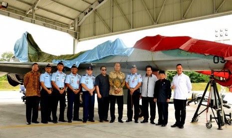 Tim Kunjungan Kerja Spesifik (Kunspek) Komisi I DPR RI meninjau keberadaan Skadron Udara 16 dan melihat langsung pesawat tempur F-16 A/B TS-1603 yang rusak.