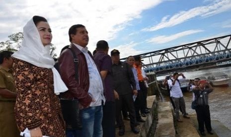  Tim Kunker Komisi V DPR meninjau lokasi pengembangan dan penataan wisata di Sungai Martapura Banjarmasin.