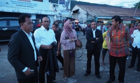 Tim Kunker Komisi V DPR RI melakukan peninjauan ke Pelabuhan Rakyat Luwuk di Kabupaten Banggai, Sulawesi Tengah, Jumat (5/5).