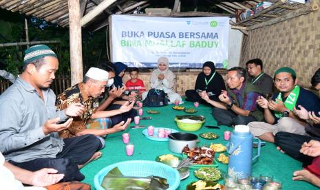 Tim LAZ Harapan Dhuafa membawa kado ceria Ramadhan berupa bahan pangan sebanyak 50 paket, untuk didistribusikan kepada para Mualaf Baduy, sebagai bentuk dukungan dan mempererat ukhuwah Islamiyah, kepedulian kepada sesama saudara muslim. 