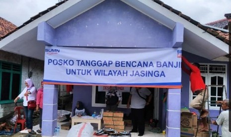 Tim lintas BUMN yang diwakili oleh Bank BRI telah menyalurkan bantuan logistik berupa sandang, pakaian, popok bayi, makanan instan, hingga uang tunai senilai Rp 50 juta di Kecamatan Cigudeg, Kabupaten Bogor, yang terdampak bencana banjir dan longsor