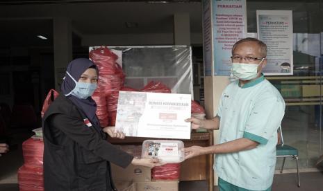 Tim LPM (Lembaga Pelayanan Masyarakat) Dompet Dhuafa yang bersinergi dengan PT Tempo Scan Pasific Tbk (hemaviton), bertandang ke RS Tugu Ibu Depok untuk bersilaturahmi, mengapresiasi, serta menyalurkan semangat kebaikan dari para Donatur.