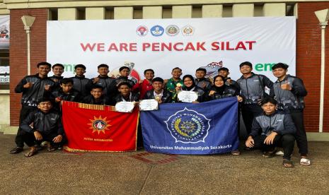 Tim mahasiswa Tapak Suci Universitas Muhammadiyah Surakarta (UMS) yang berhasil memboyong 2 emas dan 1 perunggu dalam ajang 2nd International Indonesian Pencak Silat Open Championship 2024 yang berlangsung di Padepokan Pencak Silat Taman Mini Indonesia Indah (TMII), Jakarta.