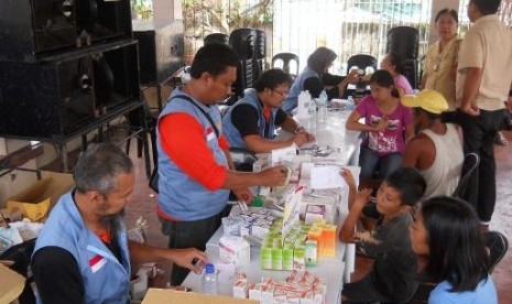 Tim MDMC dalam menangani korban topan Haiyan di Filipina.