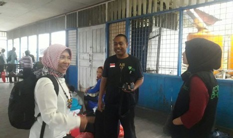 Tim Medis dari LKC Papua Dompet Dhuafa di Pelabuhan Timika hendak menuju Distrik Agats, Kabupaten Asmat, Provinsi Papua.