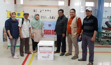 Tim medis dilengkapi ambulance Bio Farma membantu tim relawan bencana Tsunami di Selat Sunda, akibat erupsi gunung anak krakatau yang terjadi pada Sabtu (22/12).