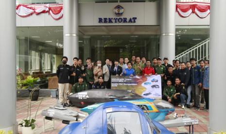  Tim mekatronic Universitas Muhammadiyah Malang (UMM( siap berlomba di tiga ajang kompetisi sekaligus mulai dari tingkat nasional hingga internasional. Adapun perlombaan yang akan diikuti yaitu Shell Eco Marathon Asia Pasifik 2022, Kontes Mobil Hemat Energi (KMHE) 2022 dan Kontes Kapal Cepat Tak Berawak Nasional (KKCTBN) 2022. 