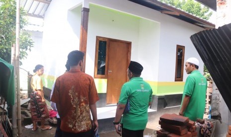 Tim NU Care-Lazisnu bersama Indomaret meninjau lokasi program pembangunan Hunian Sementara di Tegalselagas, Sandubaya, Kota Mataram.