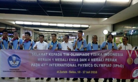 Tim olimpiade asal Indonesia usai berlaga di Zurich, Swiss.