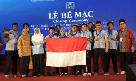 Tim Olimpiade Matematika Indonesia meraih hasil luar biasa pada ajang Hanoi Open Mathematics Competition (HOMC) ke-15 pada 26-30 Maret 2018, di Hanoi, Vietnam. 