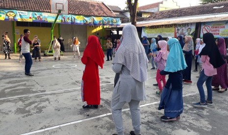 Tim paduan suara SD Muhammadiyah Sapen melakukan latihan terakhir. 