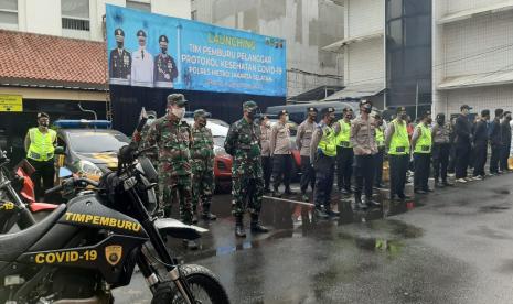 Tim Pemburu Pelanggar Protokol Kesehatan Covid-19 atau Covid Hunter Jakarta Selatan (Jaksel)  bakal turut melakukan pembubaran kerumunan. Namun demikian, patroli pembubaran hanya dilakukan jika tak ada lagi laporan terkait warga yang perlu menjalani rapid test ataupun pelacakan kasus. 