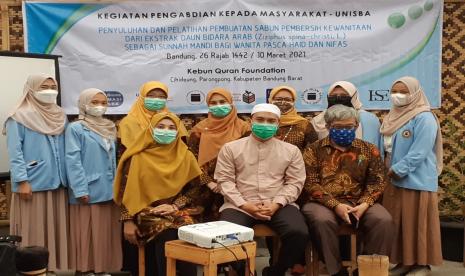  tim peneliti Program Studi Farmasi Unisba telah berhasil meneliti formula sabun pembersih kewanitaan (feminime hygiene) dari ekstrak daun bidara arab (Ziziphus spina-christi L) yang praktis dan mudah digunakan.