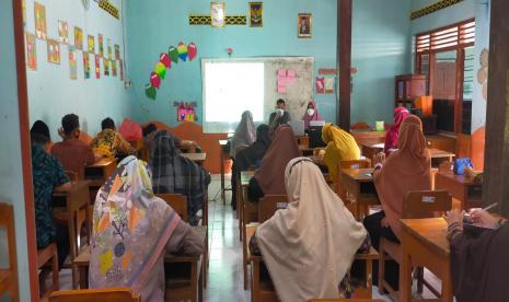 Tim Pengabdian kepada Masyarakat Fakultas Bahasa dan Seni Universitas Negeri Semarang (FBS UNNES) mengadakan kegiatan Pelatihan Ceramah Menggugah dan Dakwah Digital yang Fenomenal