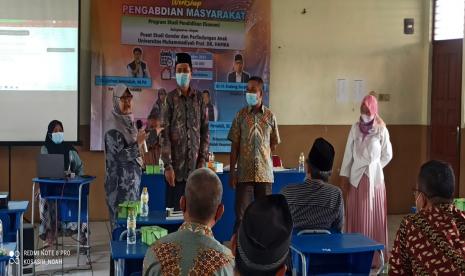 Tim Pengabdian Masyarakat Program Studi Pendidikan Ekonomi FKIP Uhamka bersama Pusat Studi Gender dan Perlindungan Anak Uhamka  memberikan Workshop Manajemen Sekolah yang Responsif Gender di Perguruan Islam Ruhama Tangerang Selatan, 18 Desember 2021.