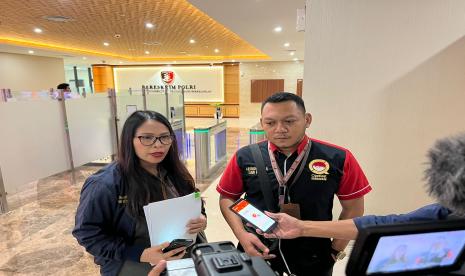 Tim pengacara LQ Indonesia Lawfirm Jaka Maulana dan kuasa hukum lainnya Franziska di Bareskrim Polri