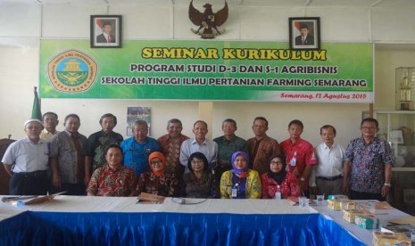 Tim pengembangan kurikulum STIP Farming Semarang.