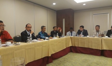 Tim Pengembangan Wisata Halal Kemenpar Riyanto Sofyan mempresentasikan potensi wisata halal di depan para perwakilan travel agent se-Asia Tenggara, Kamis (6/4).