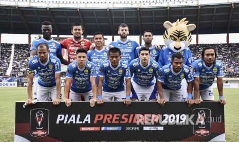 Tim Persib Bandung berfoto sebelum laga lanjutan Grup A Piala Presiden 2019 di Stadion Si Jalak Harupat, Kabupaten Bandung, Kamis (7/3).