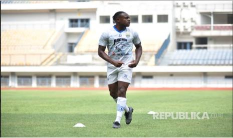 Bek Persib Bandung Victor Igbonefo.