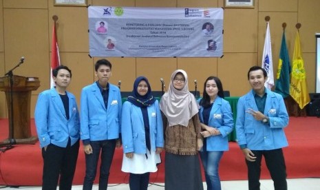 Tim PKM STMIK Nusa Mandiri Jakrarta mengikuti Monev Eksternal PKM Pendanaan 2018 di Universitas Negeri Jakarta (UNJ).