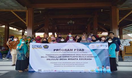 Tim Prodi Pendidikan Guru Sekolah Dasar (PGSD) dan Kesehatan Masyarakat (Kesmas) Universitas Muhammadiyah Surakarta (UMS) menyelenggarakan kegiatan daur ulang sampah plastik menjadi Ecobrick di Desa Wisata Edukasi Ngrombo, Kecamatan Baki, Kabupaten Sukoharjo, Jawa Tengah. 