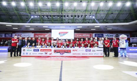 Tim putri SMAN 70 Jakarta sukses mengamankan gelar juara Seri Ibu Kota usai mengalahkan SMA Jubilee Jakarta pada final putri Honda DBL with KFC 2022 DKI Jakarta Championship Series di GOR Soemantri Brojonegoro, Sabtu (19/11).