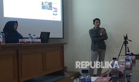 Tim redaksi Republika biasanya berkantor di kawasan Kotabaru, Yogyakarta. Namun, pada Selasa (15/5), Republika kembali melakukan program sehari berkantor yang kali ini memilih Universitas Ahmad Dahlan (UAD) Yogyakarta.    Melalui program ini, tim Republika yang terdiri dari reporter dan redaktur melakukan kegiatan jurnalistik, menggelar kegiatan diskusi dan pelatihan jurnalistik bersama mahasiswa dan dosen UAD.