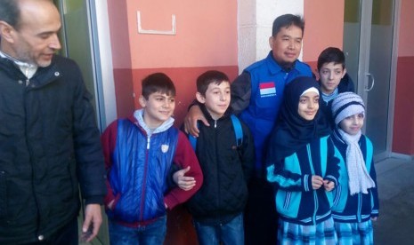 Tim relawan Rumah Yatim tiba di Gaziantep, setelah meneruskan perjalanan dari Istanbul di hari kedua penyaluran misi kemanusiaan ke perbatasan Suriah, Selasa (17/1)