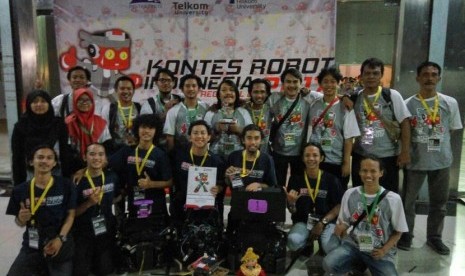 Tim robot Universitas Budi Luhur di ajang Kontes Robot Indonesia