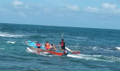 Tim SAR gabungan masih melakukan pencarian terhadap korban Muhammad Rizki (12), remaja yang terseret arus pantai dan tenggelam di Desa Mekarsari Kecamatan Patrol Kabupaten Indramayu, Jawa Barat, dan tim sempat menghadapi kendala cuaca (Foto: ilustrasi)