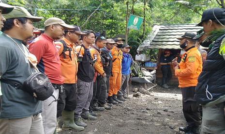 Tim SAR gabungan melakukan pencarian pendaki hilang di Gunung Guntur, Kabupaten Garut (ilustrasi). 